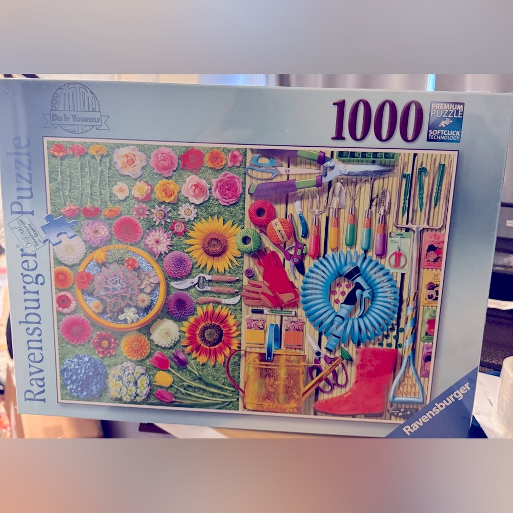 Ravensburger 1000 piece puzzle (brand new)